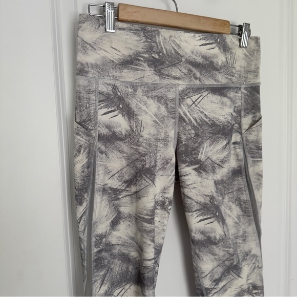 Lululemon Pace Perfect Crop 17” size 10 - Picture 8 of 11